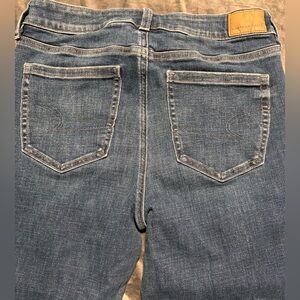 American Eagle Outfitters Women’s Straight-Leg Jeans in Medium Blue Wash